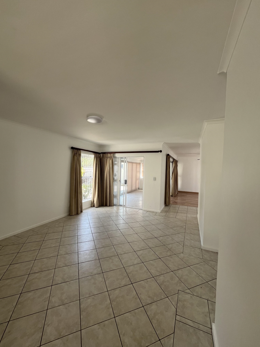 4 Bedroom Property for Sale in Sunningdale Western Cape